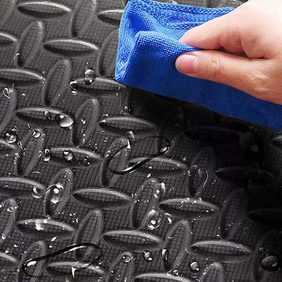 Interlocking mat used on a floor